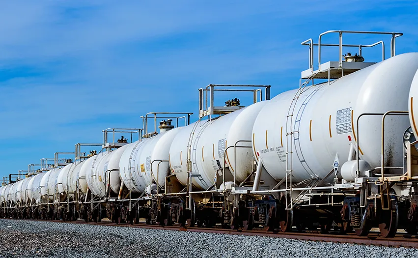 A picture of a train carriage with tanks (Photo)