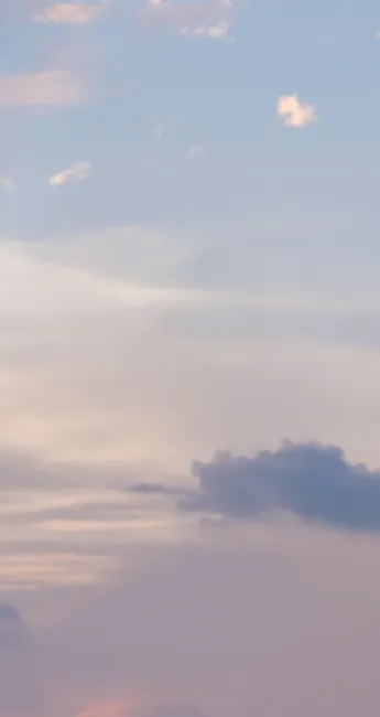 The sky at sunrise or sunset (photo)