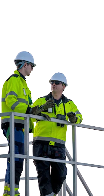 Two workers with safety jackets and hemets discussing (photo)