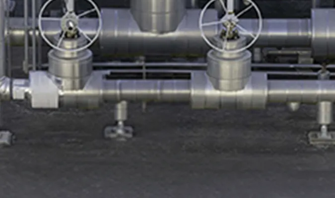 Some pipes at an industrial site (photo)