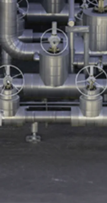 Some pipes at an industrial site (photo)